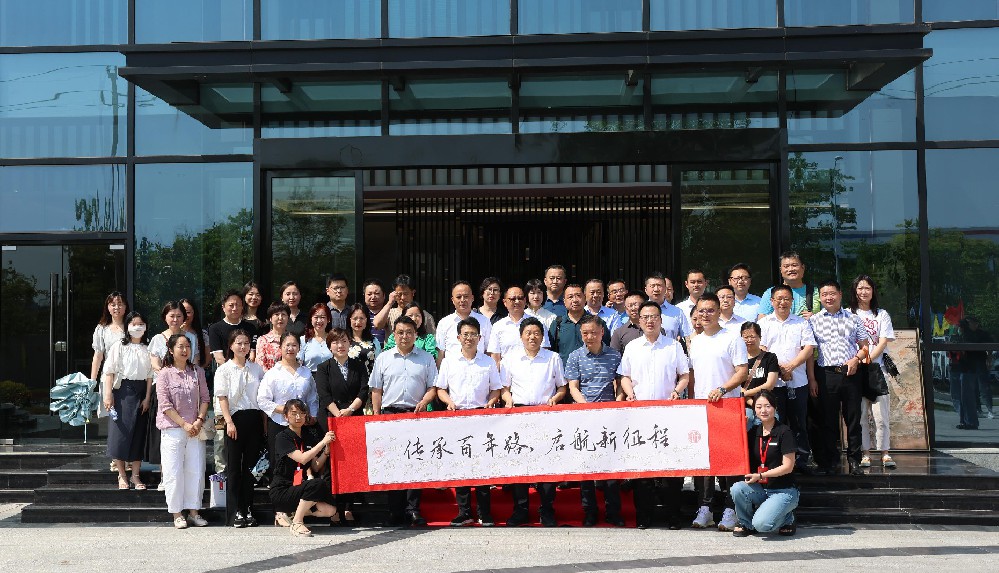 傳承百年路，啟航新征程